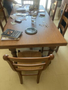 Intervention de débarras professionnel dans un appartement encombré du 20ème arrondissement de Paris-Image1