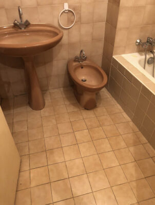 Intervention de débarras total d’un appartement encombré à Charenton le Pont, vue des équipes en action-Image1