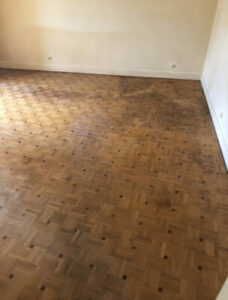 Intervention de débarras total d’un appartement encombré à Charenton le Pont, vue des équipes en action-Image3