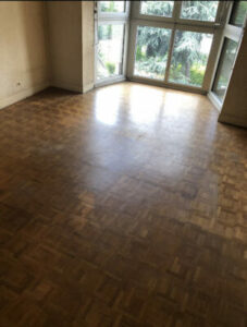 Intervention de débarras total d’un appartement encombré à Charenton le Pont, vue des équipes en action-Image5