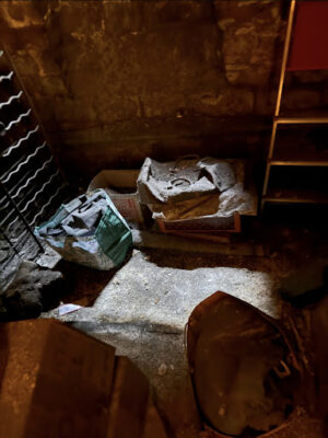 Débarras professionnel de cave dans le 11ème arrondissement de Paris avec tri et évacuation des encombrants-Image1