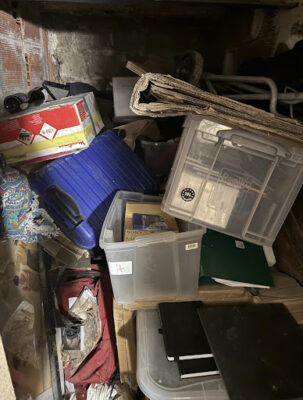 Équipe professionnelle réalisant un débarras d’encombrants dans une cave à Paris 17e-Image1
