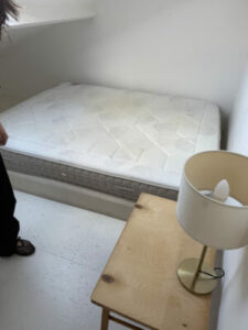 Débarras professionnel en cours dans un appartement encombré à Saint Ouen sur Seine, 93400-Image1