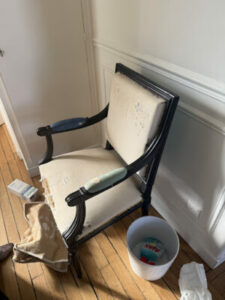 Débarras professionnel en cours dans un appartement encombré à Saint Ouen sur Seine, 93400-Image10