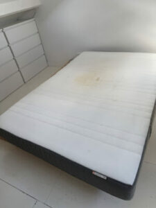 Débarras professionnel en cours dans un appartement encombré à Saint Ouen sur Seine, 93400-Image4