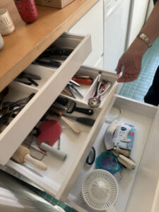 Débarras professionnel en cours dans un appartement encombré à Saint Ouen sur Seine, 93400-Image7