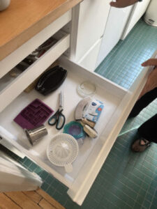 Débarras professionnel en cours dans un appartement encombré à Saint Ouen sur Seine, 93400-Image8