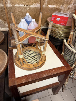 Intervention de débarras d’encombrants dans une brasserie à Paris 7ème avec évacuation et tri professionnel-Image1