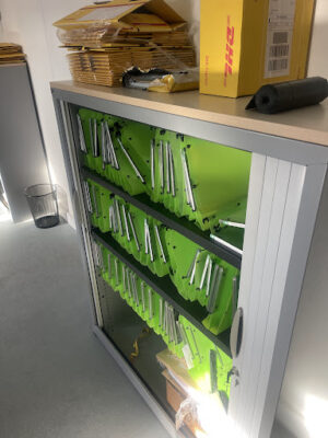 Équipe professionnelle effectuant un débarras d’encombrants dans un bureau du 9ème arrondissement de Paris-Image1