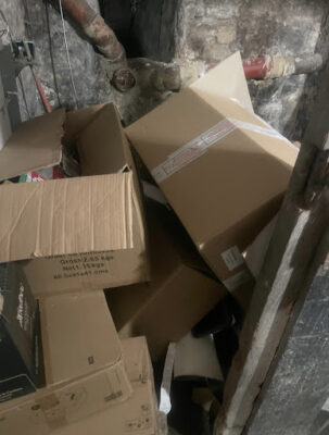 Intervention de débarras d’encombrants dans une cave étroite du 6ème arrondissement de Paris-Image1
