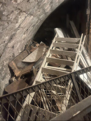 Intervention de débarras d'encombrants dans une cave du 11e arrondissement de Paris-Image1