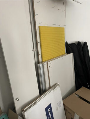 Débarras professionnel d’encombrants dans un local d’entreprise à Paris 9e avec équipe en action-Image1