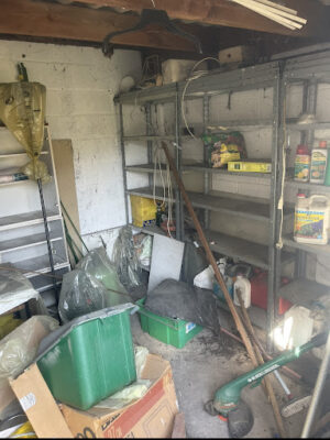 Équipe effectuant un débarras d’encombrants dans une maison au Blanc-Mesnil, Seine-Saint-Denis-Image1