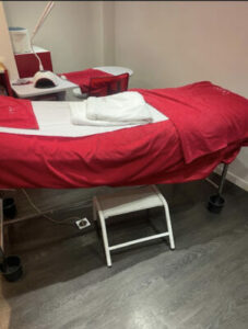 Intervention de débarras d’un institut de beauté avec évacuation de mobilier et équipements à Paris 75001-Image2