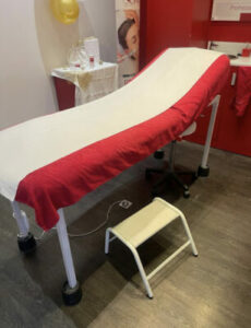 Intervention de débarras d’un institut de beauté avec évacuation de mobilier et équipements à Paris 75001-Image3