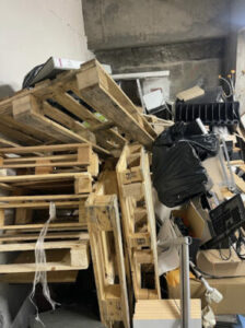 Équipe réalisant le débarras d’un local de bureaux dans le 9ème arrondissement de Paris-Image1