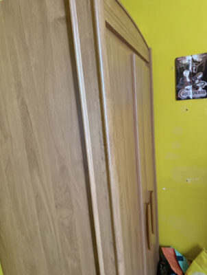 Équipe professionnelle réalisant le débarras des meubles et électroménagers dans un appartement du 20ème arrondissement à Paris-Image1