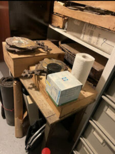 Débarras professionnel en cours dans trois caves encombrées du 7ème arrondissement à Paris-Image1